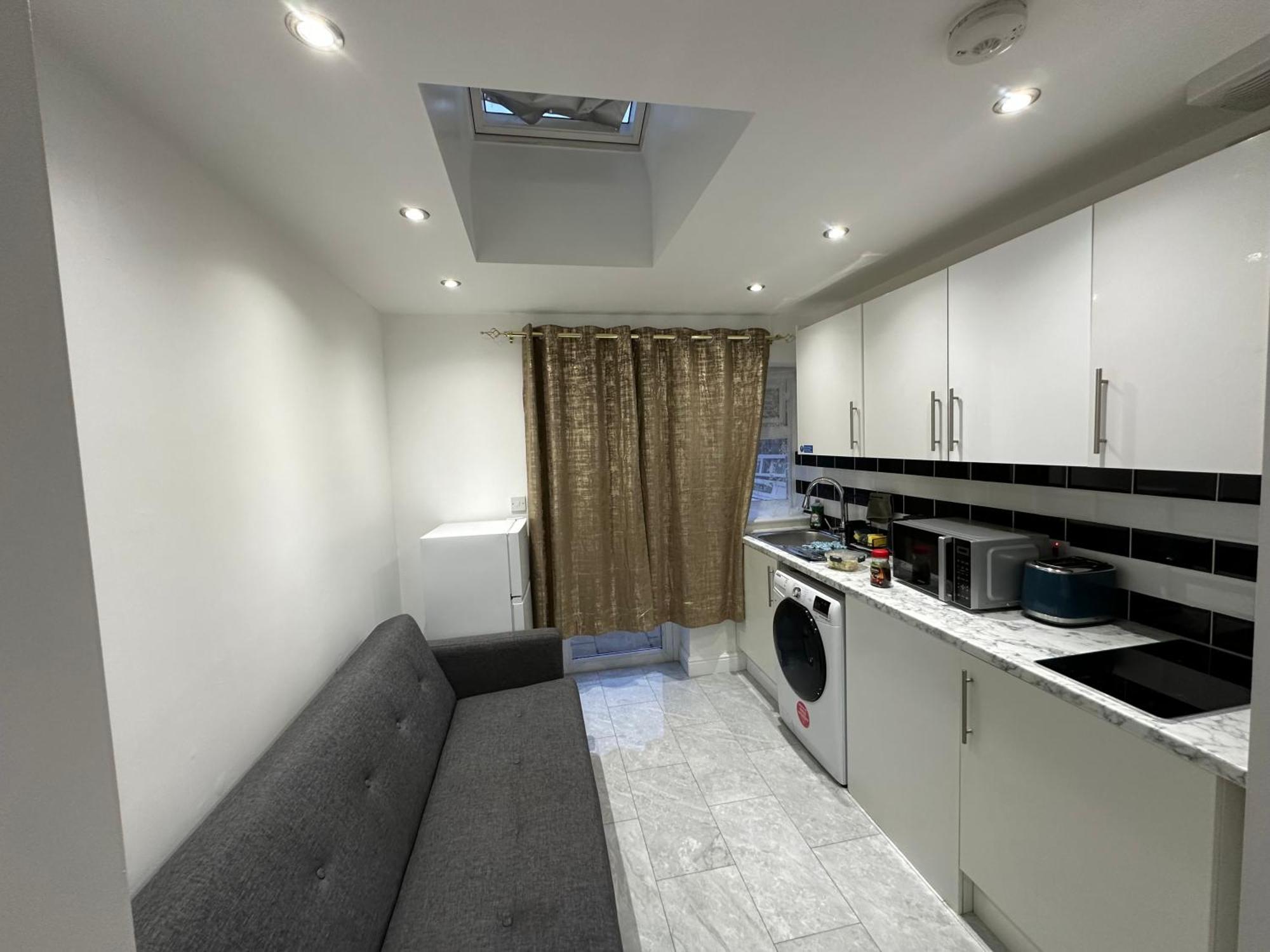 4Th Studio Flat With Private Own Bathroom A London Luxury Family Home Setup And Furnished With Double Bed Plus A Double Futon-Sofa Bed A Single Futon Bed A Baby Cot And Garden And Free Parking Exteriör bild
