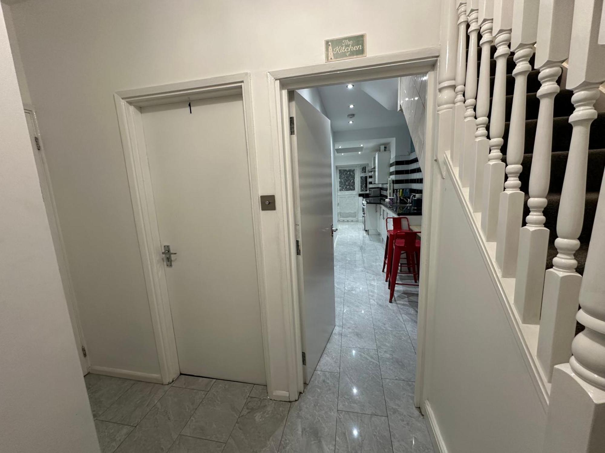 4Th Studio Flat With Private Own Bathroom A London Luxury Family Home Setup And Furnished With Double Bed Plus A Double Futon-Sofa Bed A Single Futon Bed A Baby Cot And Garden And Free Parking Exteriör bild