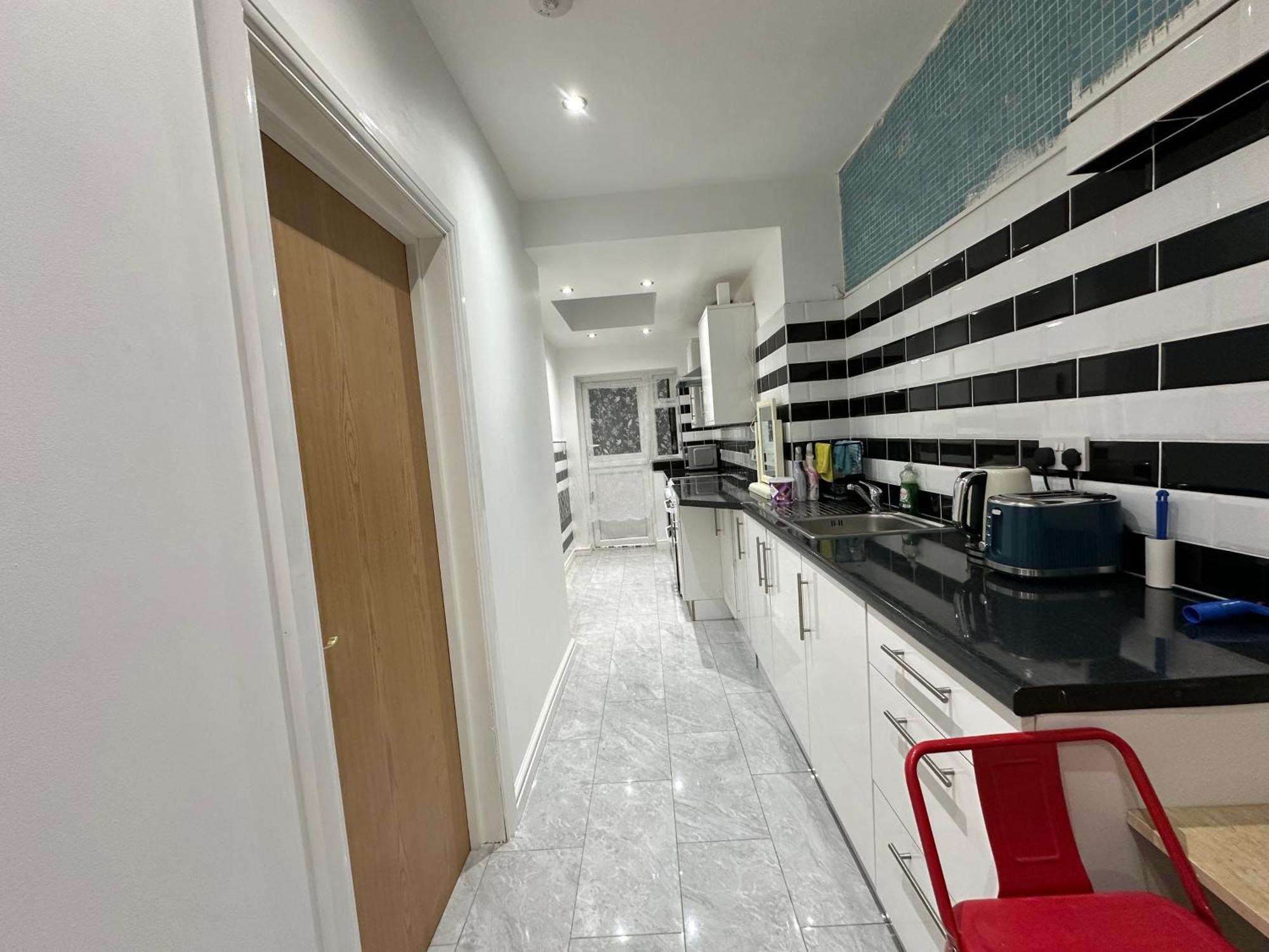 4Th Studio Flat With Private Own Bathroom A London Luxury Family Home Setup And Furnished With Double Bed Plus A Double Futon-Sofa Bed A Single Futon Bed A Baby Cot And Garden And Free Parking Exteriör bild