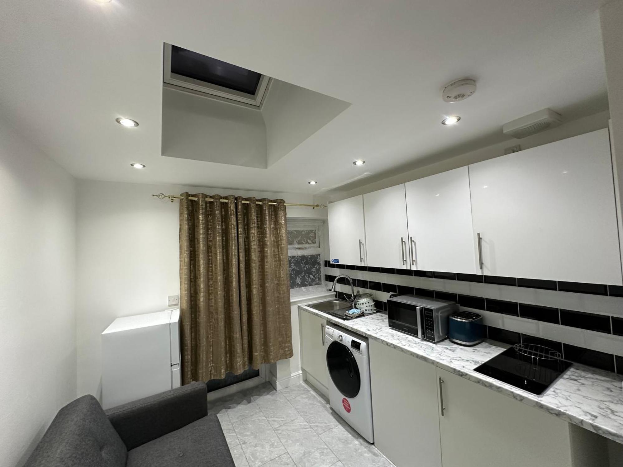 4Th Studio Flat With Private Own Bathroom A London Luxury Family Home Setup And Furnished With Double Bed Plus A Double Futon-Sofa Bed A Single Futon Bed A Baby Cot And Garden And Free Parking Exteriör bild