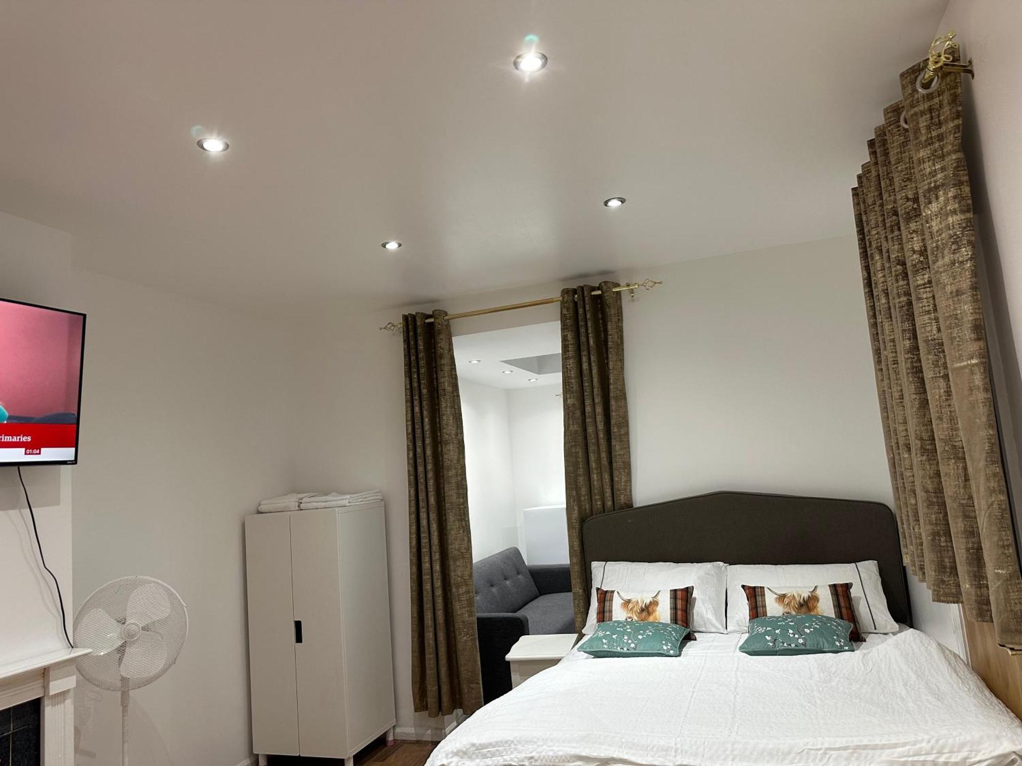 4Th Studio Flat With Private Own Bathroom A London Luxury Family Home Setup And Furnished With Double Bed Plus A Double Futon-Sofa Bed A Single Futon Bed A Baby Cot And Garden And Free Parking Exteriör bild
