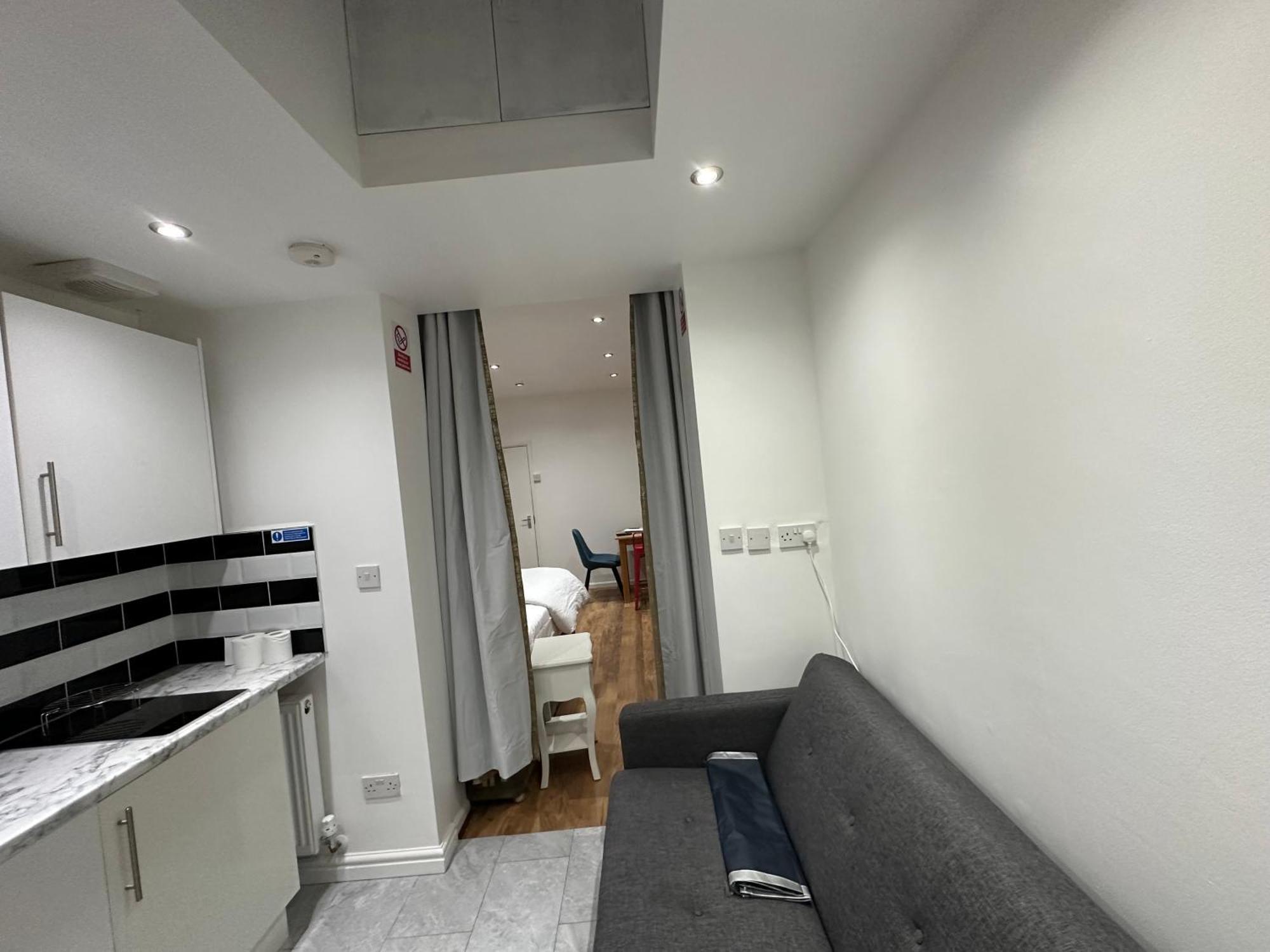 4Th Studio Flat With Private Own Bathroom A London Luxury Family Home Setup And Furnished With Double Bed Plus A Double Futon-Sofa Bed A Single Futon Bed A Baby Cot And Garden And Free Parking Exteriör bild