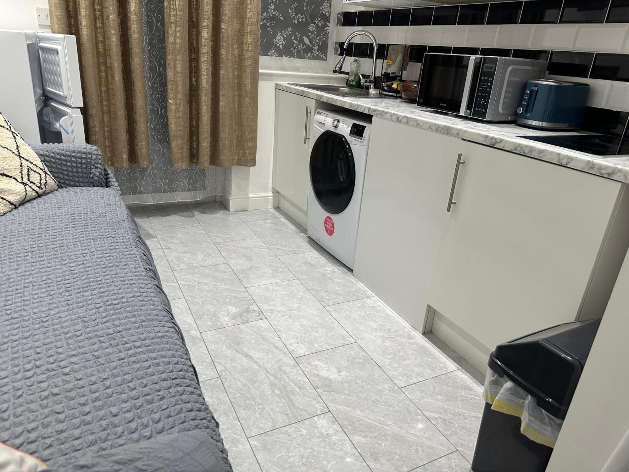 4Th Studio Flat With Private Own Bathroom A London Luxury Family Home Setup And Furnished With Double Bed Plus A Double Futon-Sofa Bed A Single Futon Bed A Baby Cot And Garden And Free Parking Exteriör bild