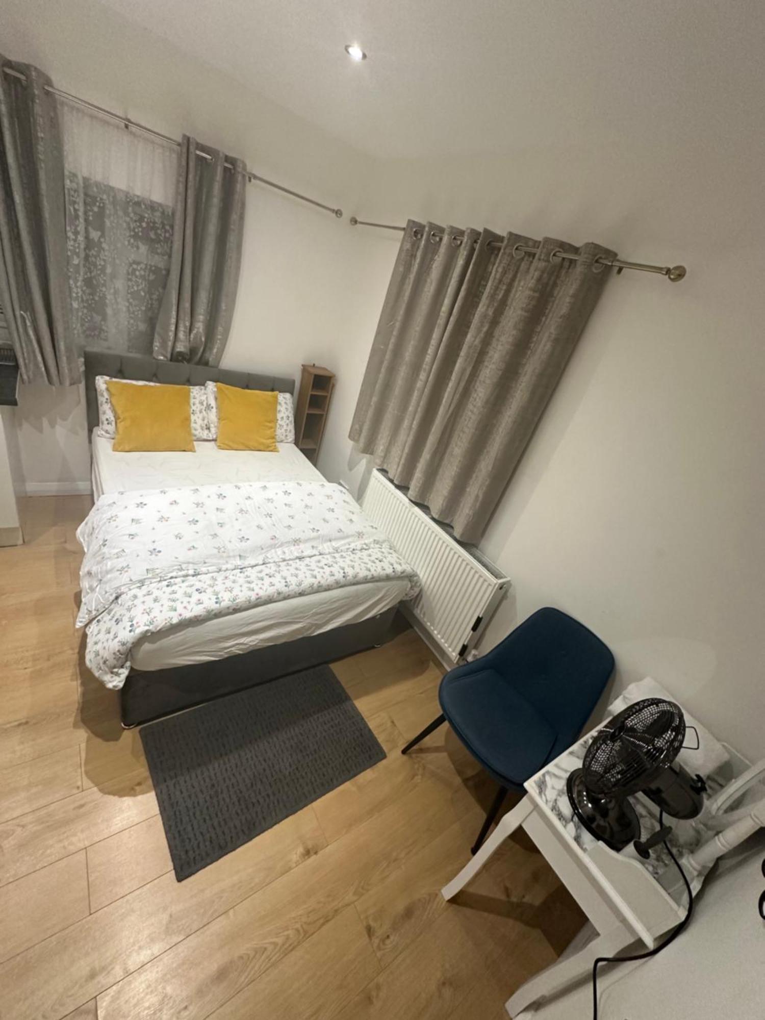 4Th Studio Flat With Private Own Bathroom A London Luxury Family Home Setup And Furnished With Double Bed Plus A Double Futon-Sofa Bed A Single Futon Bed A Baby Cot And Garden And Free Parking Exteriör bild